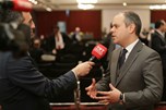 Bakan Çağatay Kılıç, bir dizi ziyaret ve temaslarda bulunmak üzere gittiği Almanya’da TRT Haber’in sorularını yanıtladı.