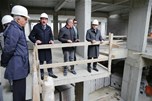 Bakan Çağatay Kılıç, İlkadım Gençlik Merkezi'nin inşaatını gezdi.