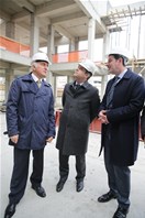 Bakan Çağatay Kılıç, İlkadım Gençlik Merkezi'nin inşaatını gezdi.