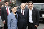 Bakan Çağatay Kılıç, gurbetçi gençlerle hatıra fotoğrafı çektirdi.