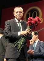 Bakan Çağatay Kılıç UETD'nin düzenlediği 10. yıl kutlama programına katıldı.