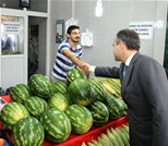 Gençlik ve Spor Bakanı Akif Çağatay Kılıç, Sinop ziyareti sırasında esnaf ve vatandaşlarla sohbet etti.