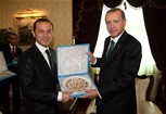 Başbakan Recep Tayyip Erdoğan ve Bakan Akif Çağatay Kılıç, 2014 FIFA Dünya Kupası'nda görev yapan milli hakem Cüneyt Çakır'ı Başbakanlık Merkez Bina’da kabul etti.